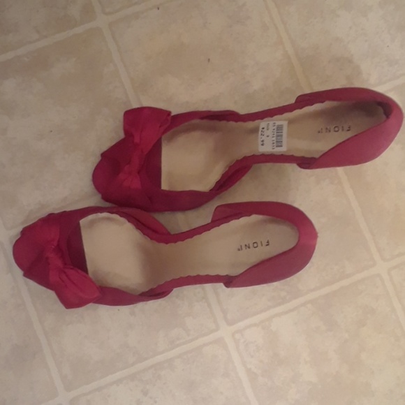 Fioni Red Lexington Shoes - Picture 2 of 5